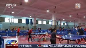 2026世界杯登录 女性粉红紧身裤室内引体向上健身